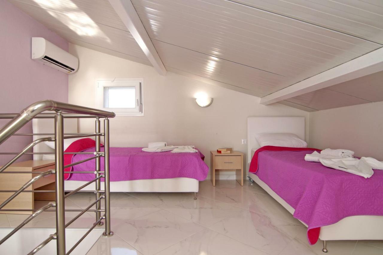 Mavridis Rooms 2 尼基季 外观 照片